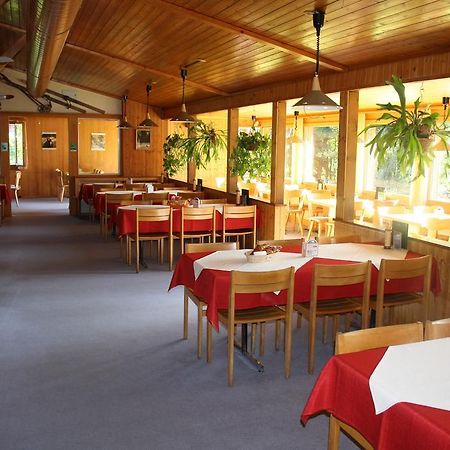 Sporti Grusch Vandrarhem Exteriör bild