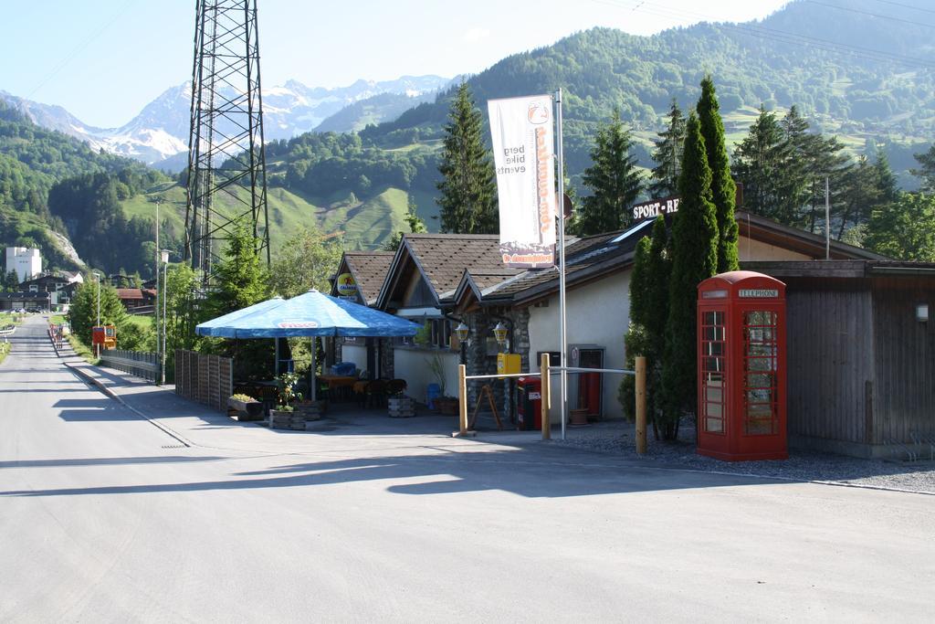 Sporti Grusch Vandrarhem Exteriör bild
