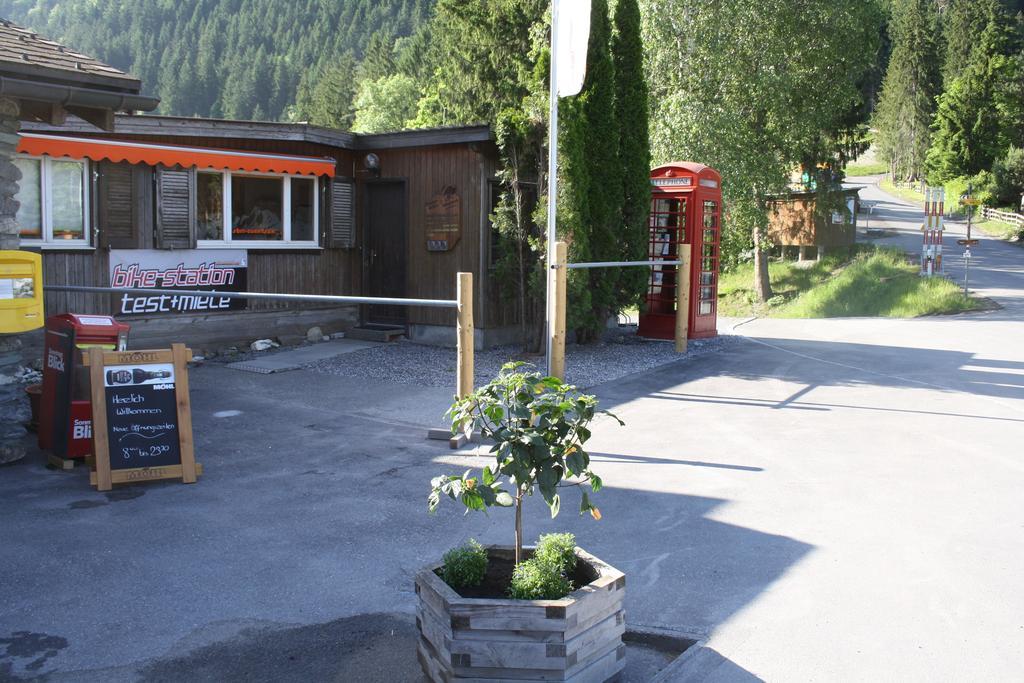 Sporti Grusch Vandrarhem Exteriör bild